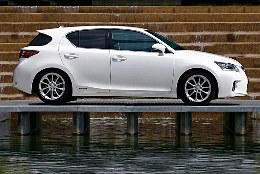 lexus-ct-200h-outside-10.jpg