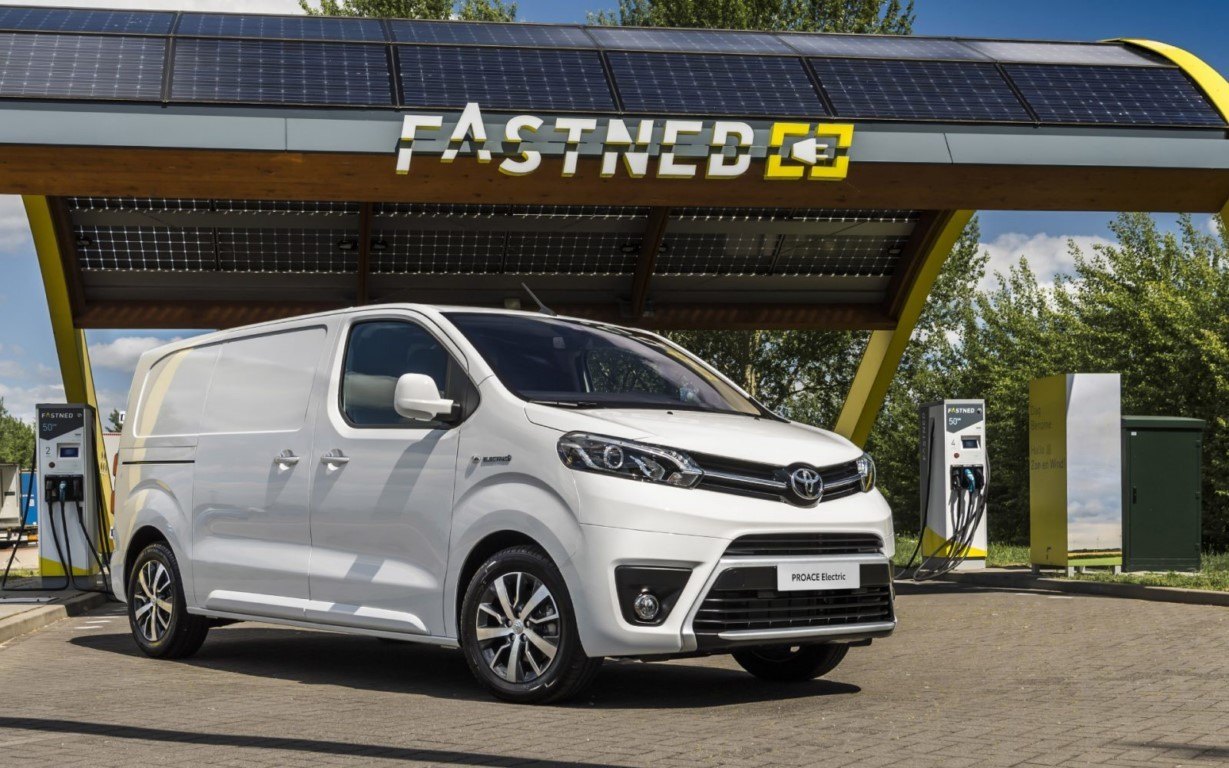 toyota-proace-electric-202067539-1589889500_2.jpg
