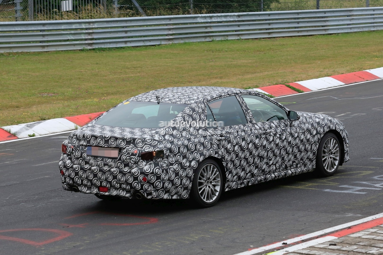 next-generation-toyota-crown-spied-for-the-first-time-testing-on-nurburgring_8.jpg