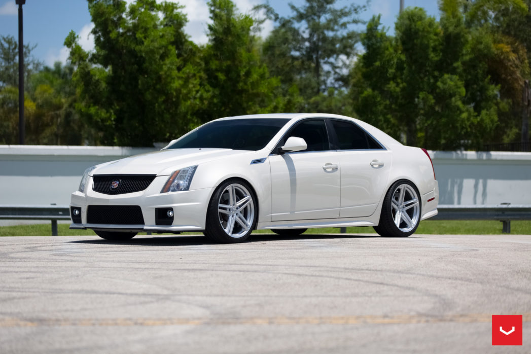 Cadillac_CTS-V_VFS5_3c0b916a-1047x698.jpg
