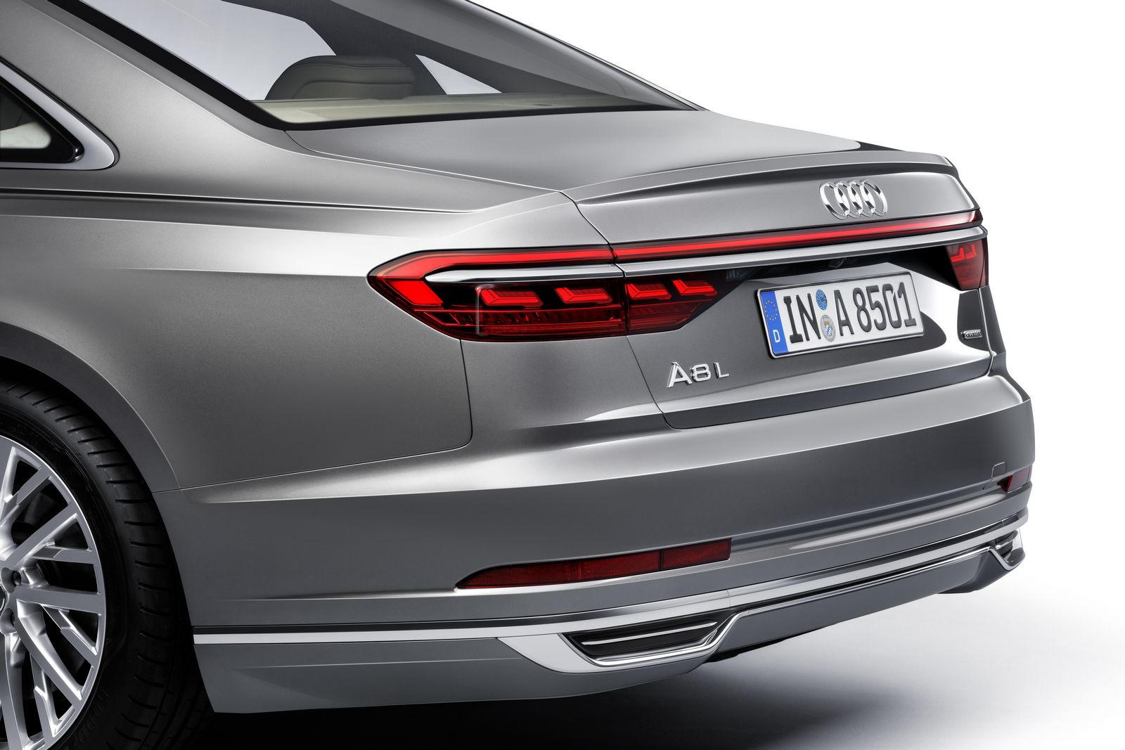 Audi-A8-25.jpg