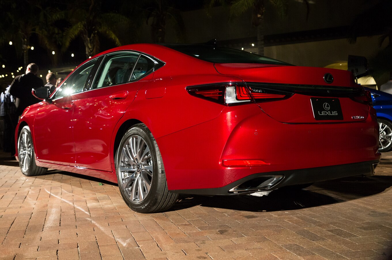 2019-Lexus-ES-rear-side-view-in-red.jpg