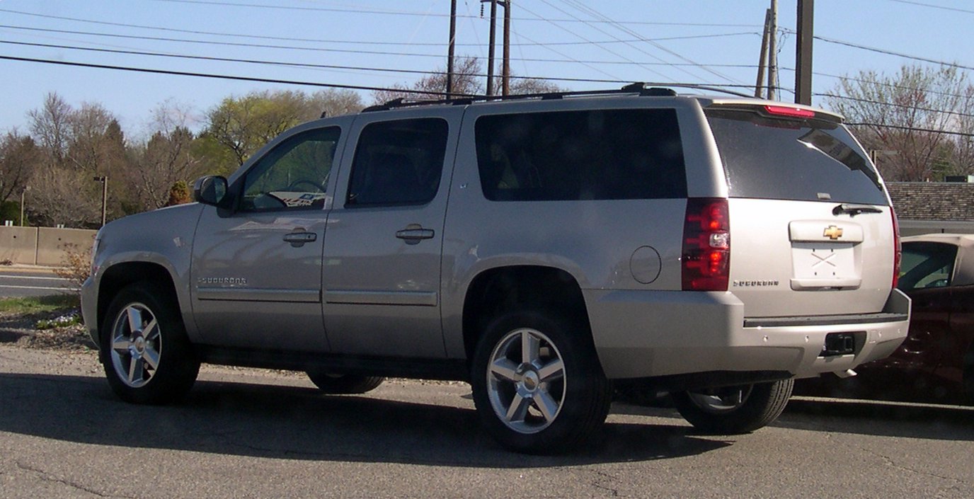 2007_Chevrolet_Suburban_rear.jpg