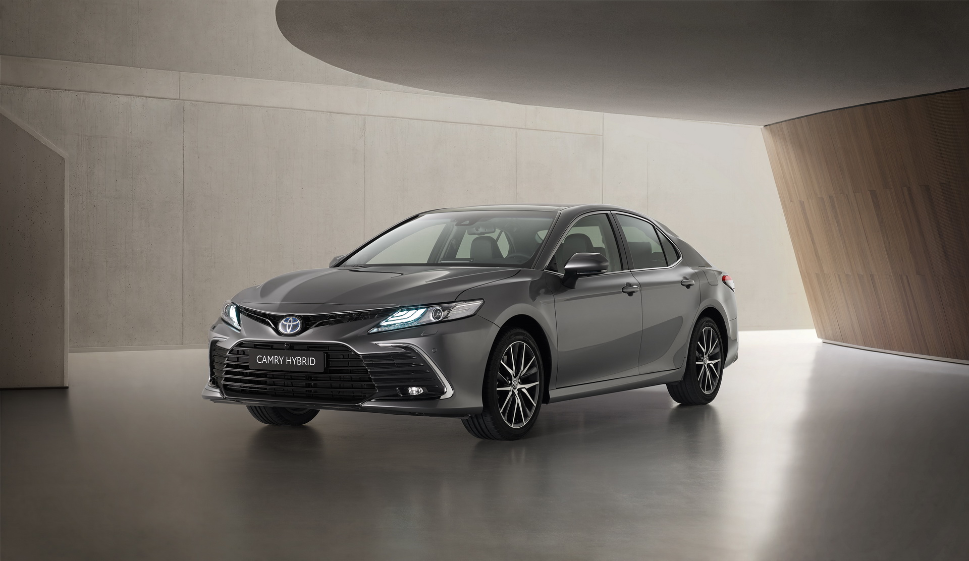 2021-Toyota-Camry-Hybrid-03.jpg