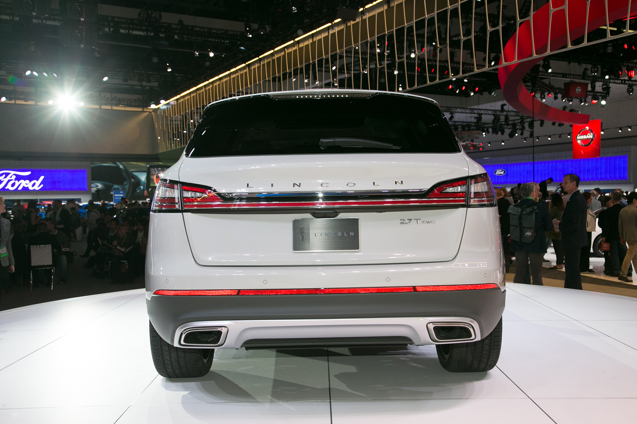 2019-Lincoln-Nautilus-rear-1.jpg