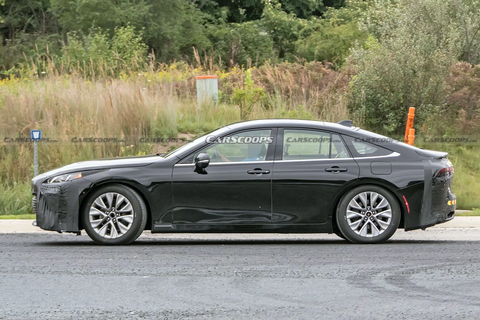 2021-Toyota-Mirai-spy-shots-4.jpg