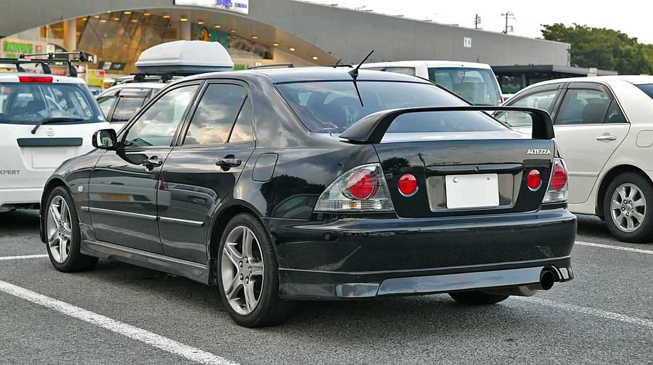 Toyota_Altezza_001.jpg