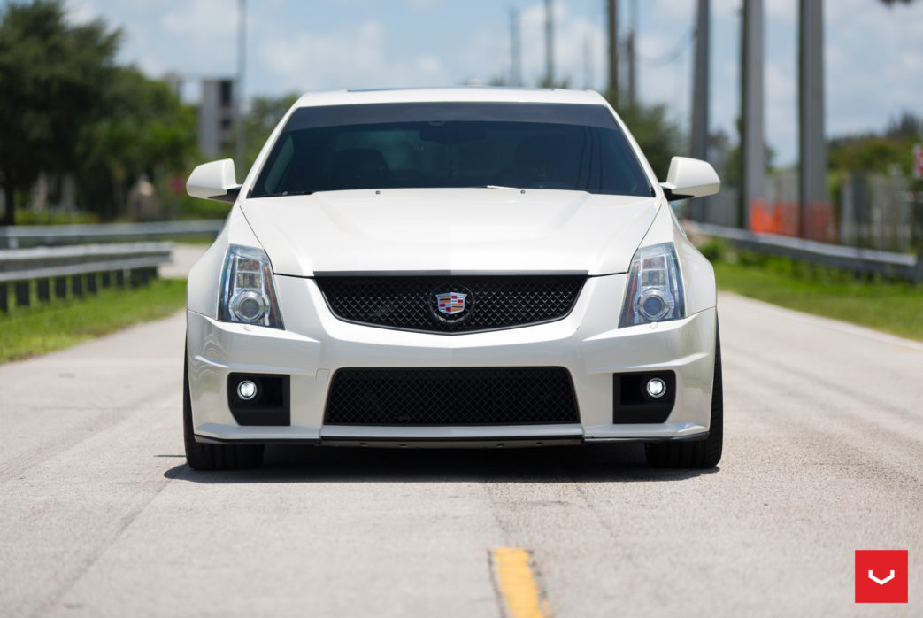 Cadillac_CTS-V_VFS5_7c8154b0-1043x698.jpg