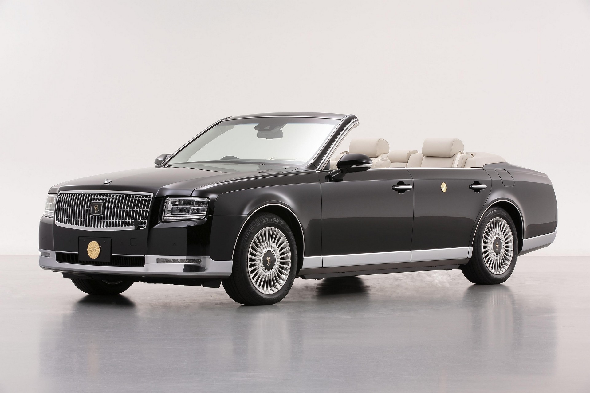 f96778ba-toyota-century-convertible-1.jpg