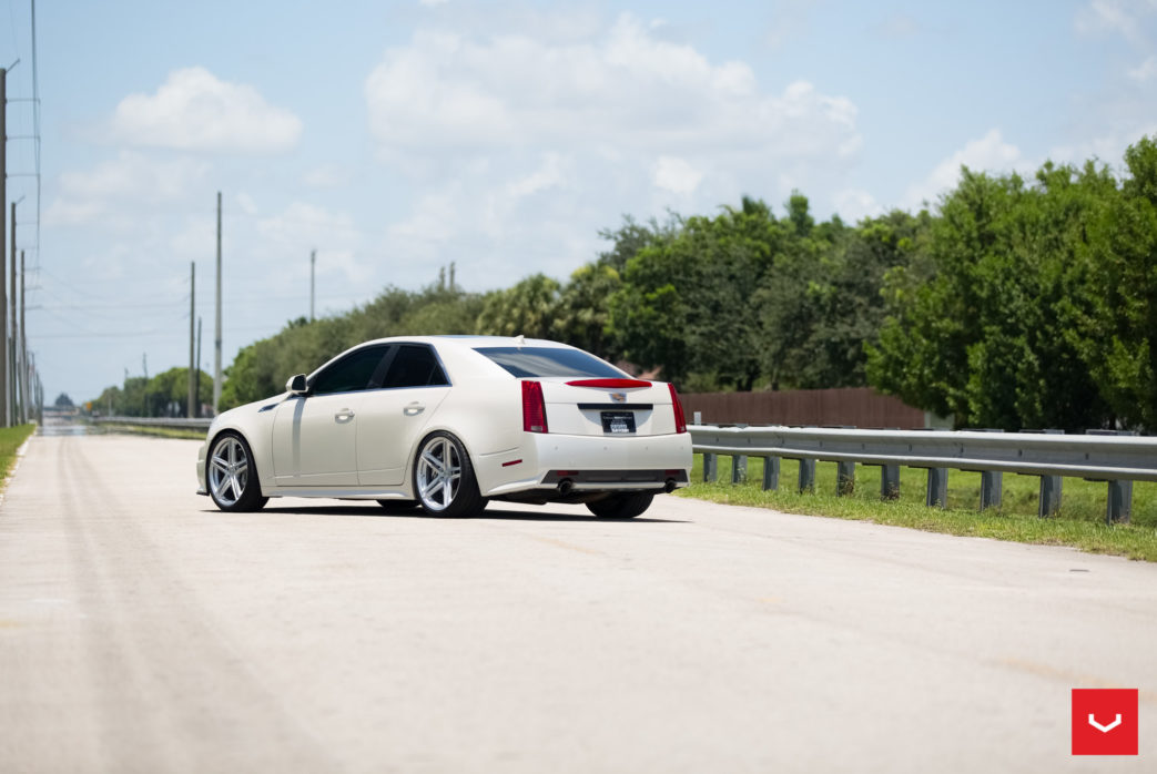 Cadillac_CTS-V_VFS5_780705af-1043x698.jpg