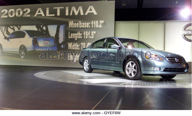 the-nissan-altima-is-displayed-at-its-world-debut-at-the-new-york-gyef6w.jpg