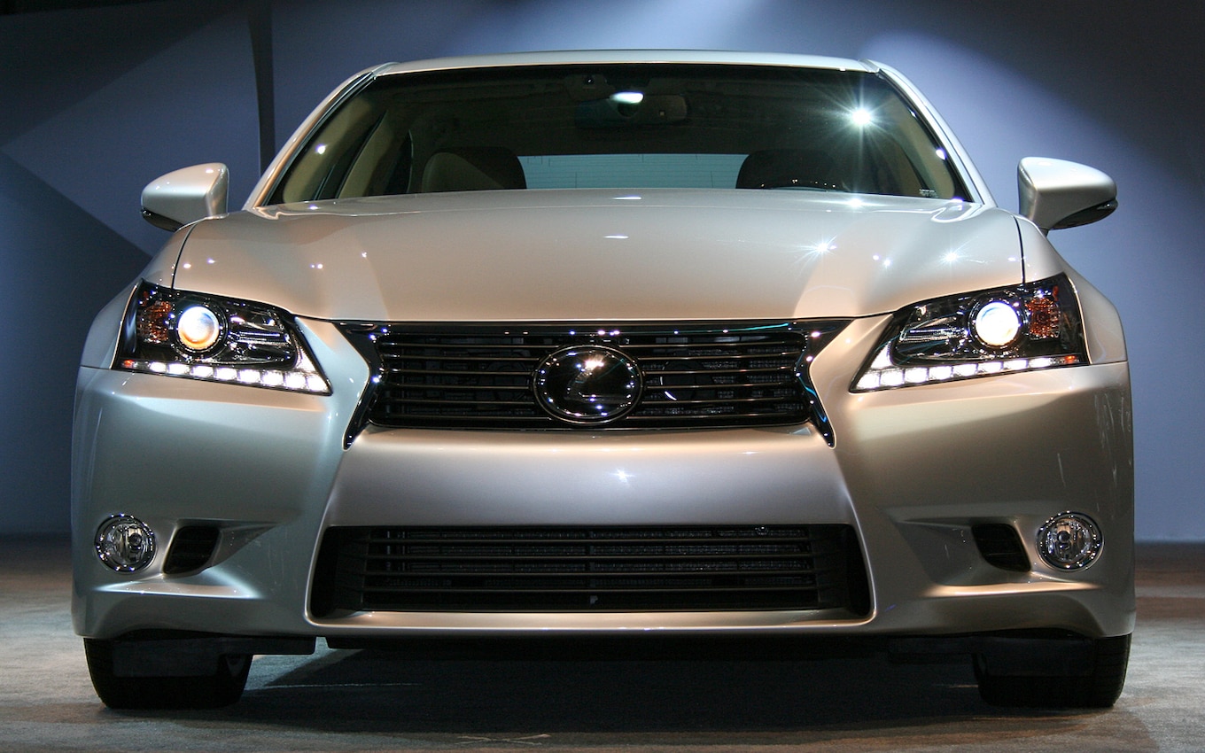 2013-Lexus-GS-350-live-reveal-front-closeup.jpg