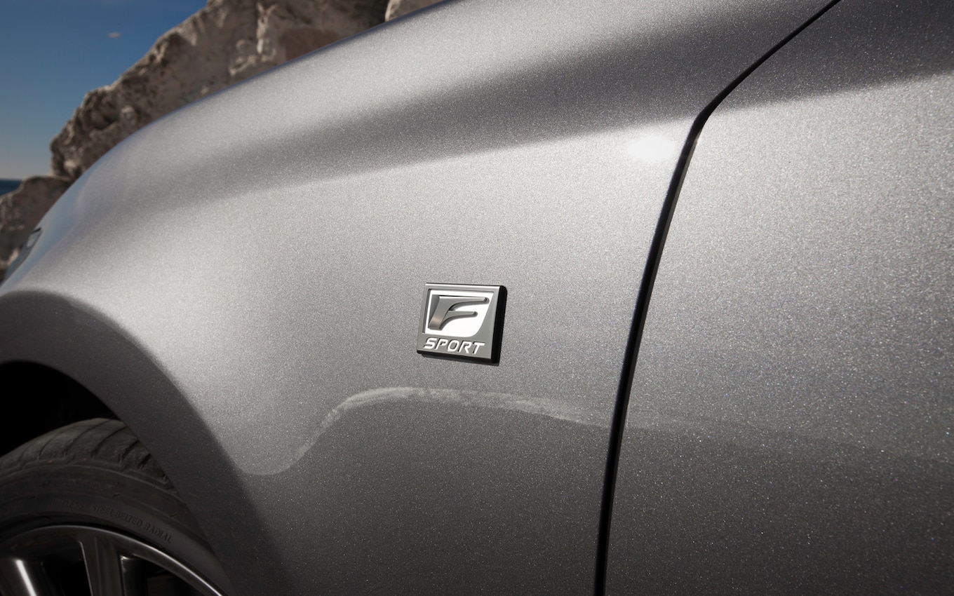 2013-Lexus-GS-350-F-Sport-side-badge.jpg