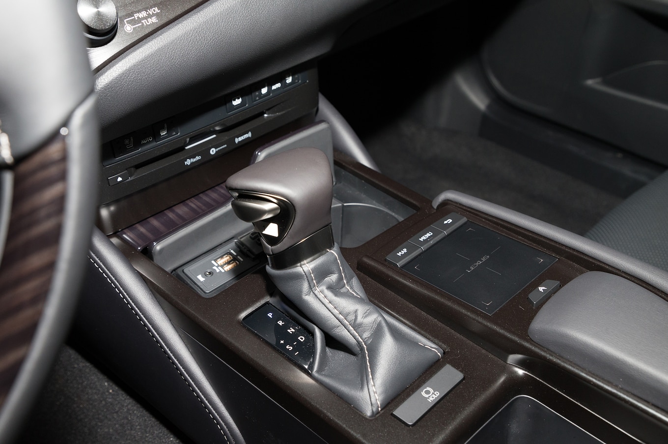 2019-Lexus-ES-interior-gear-stalk.jpg