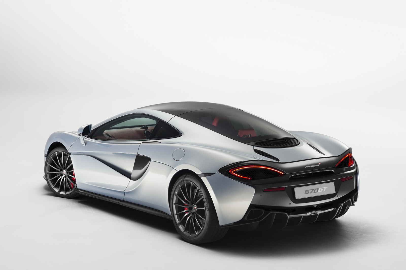 2016-McLaren-570GT-01.jpg