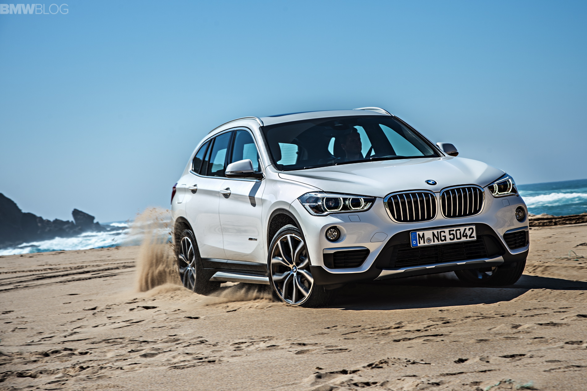 2016-BMW-X1-exterior-1900x1200-images-32.jpg
