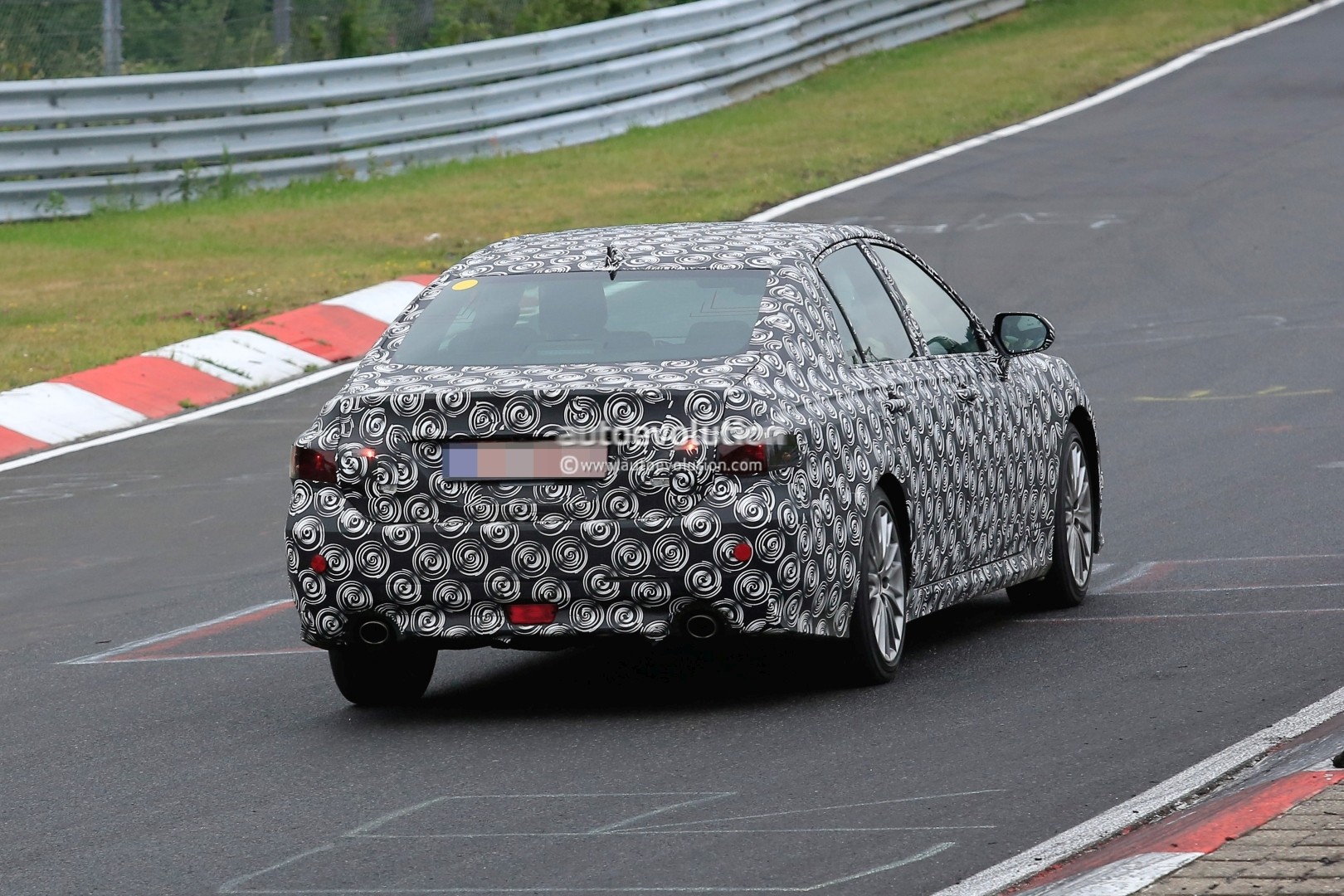 next-generation-toyota-crown-spied-for-the-first-time-testing-on-nurburgring_10.jpg
