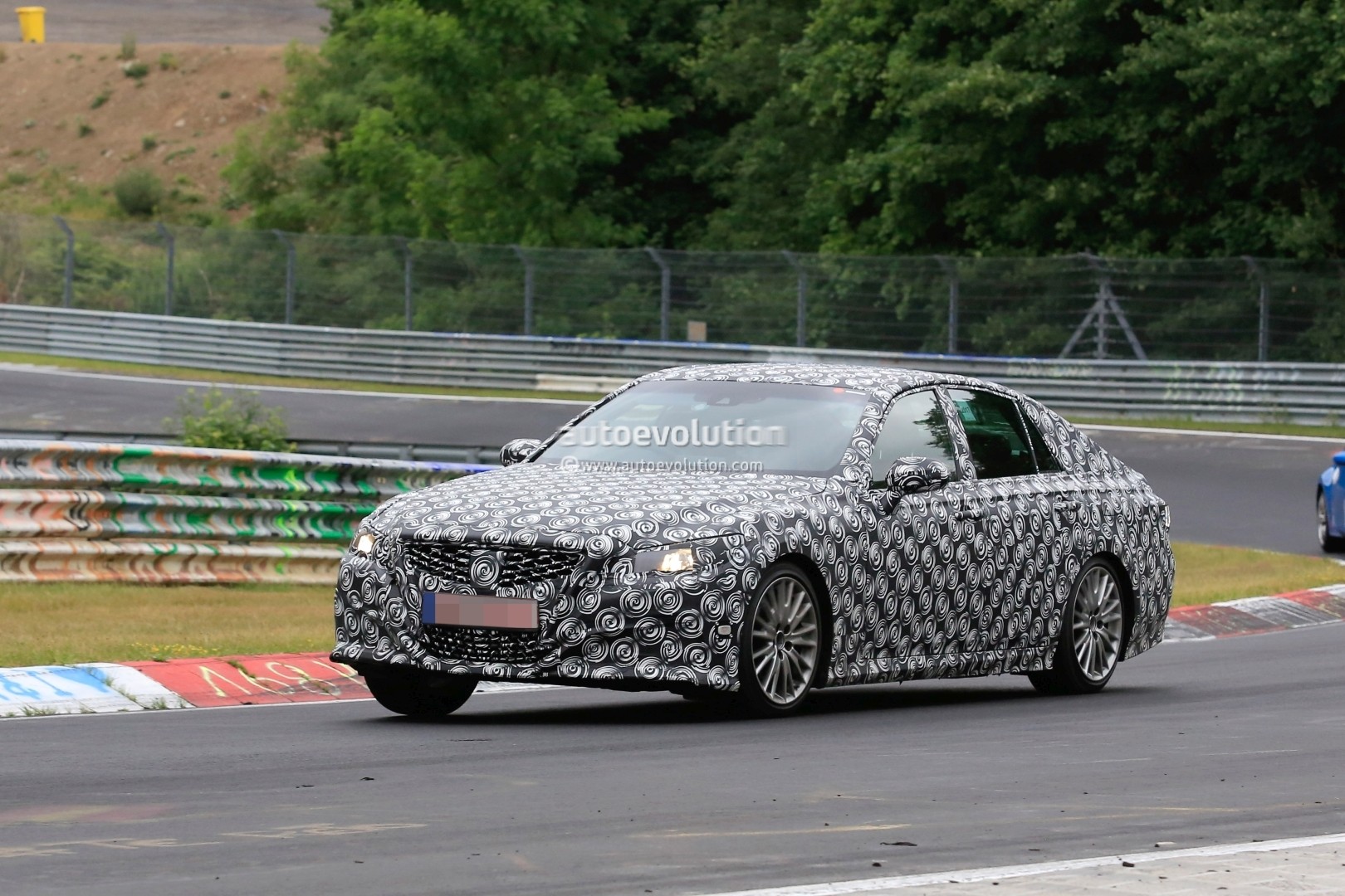 next-generation-toyota-crown-spied-for-the-first-time-testing-on-nurburgring_14.jpg