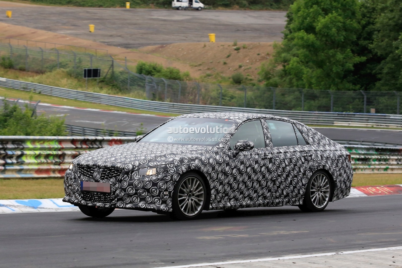 next-generation-toyota-crown-spied-for-the-first-time-testing-on-nurburgring_15.jpg