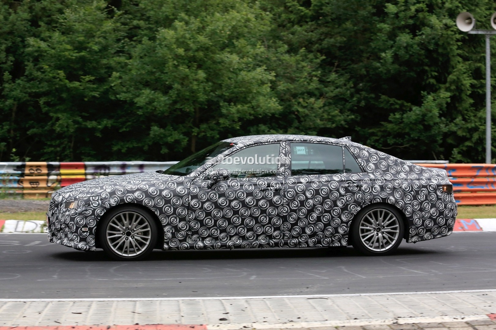 next-generation-toyota-crown-spied-for-the-first-time-testing-on-nurburgring_17.jpg
