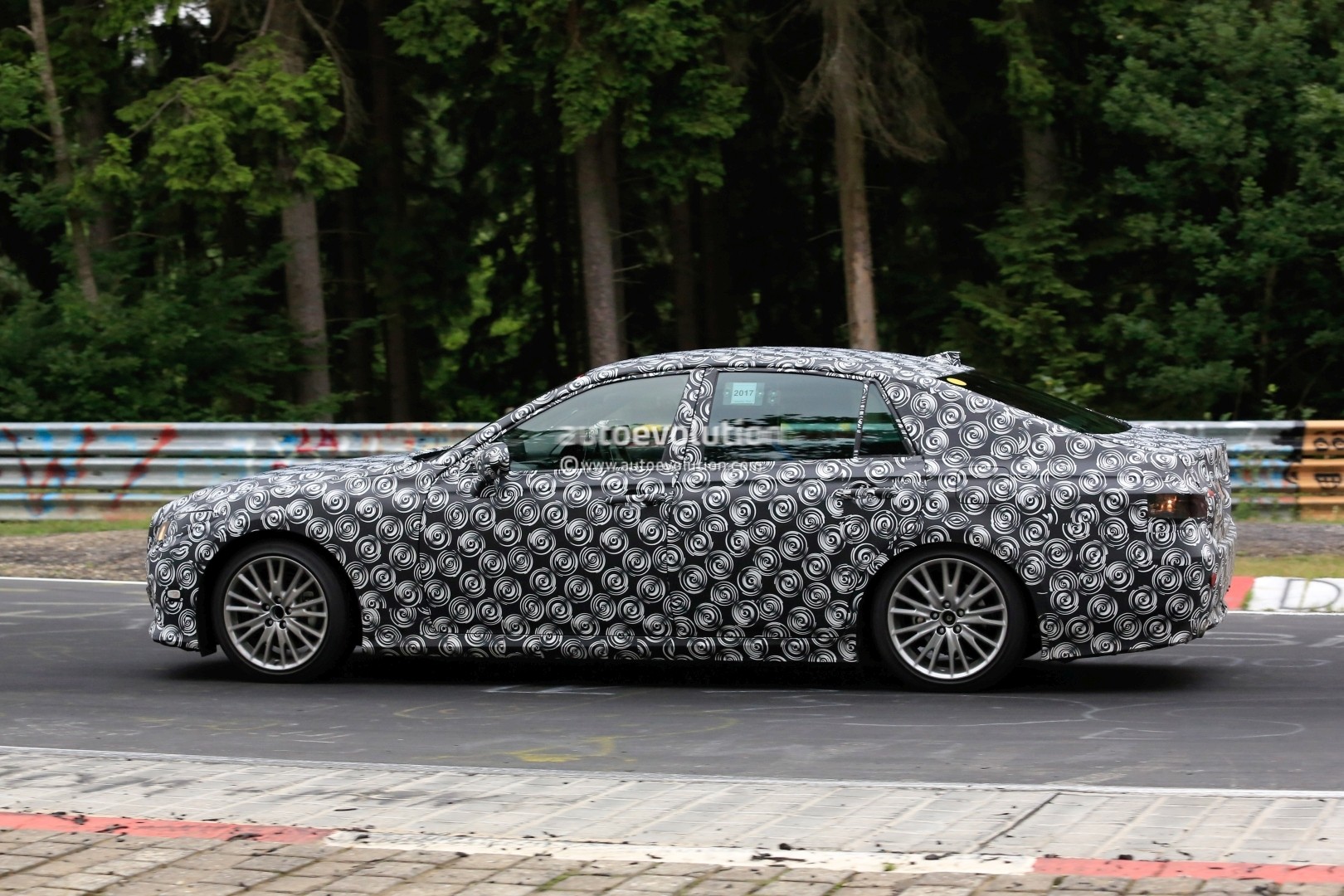 next-generation-toyota-crown-spied-for-the-first-time-testing-on-nurburgring_18.jpg