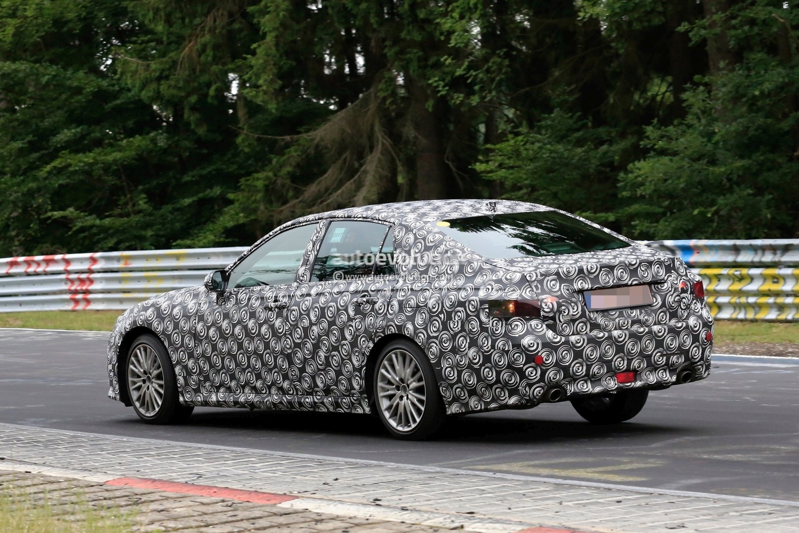 next-generation-toyota-crown-spied-for-the-first-time-testing-on-nurburgring_19.jpg