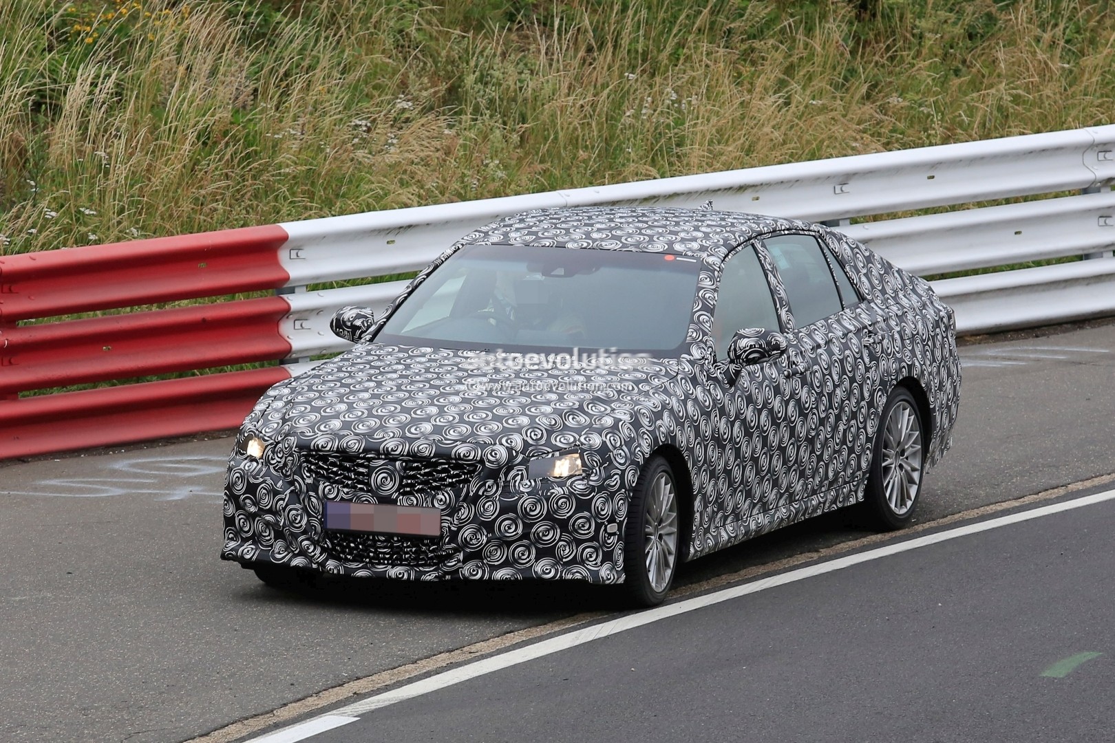 next-generation-toyota-crown-spied-for-the-first-time-testing-on-nurburgring_2.jpg