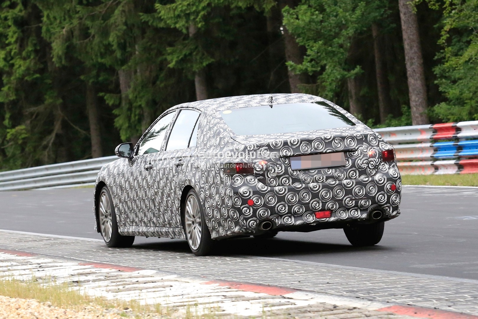 next-generation-toyota-crown-spied-for-the-first-time-testing-on-nurburgring_20.jpg
