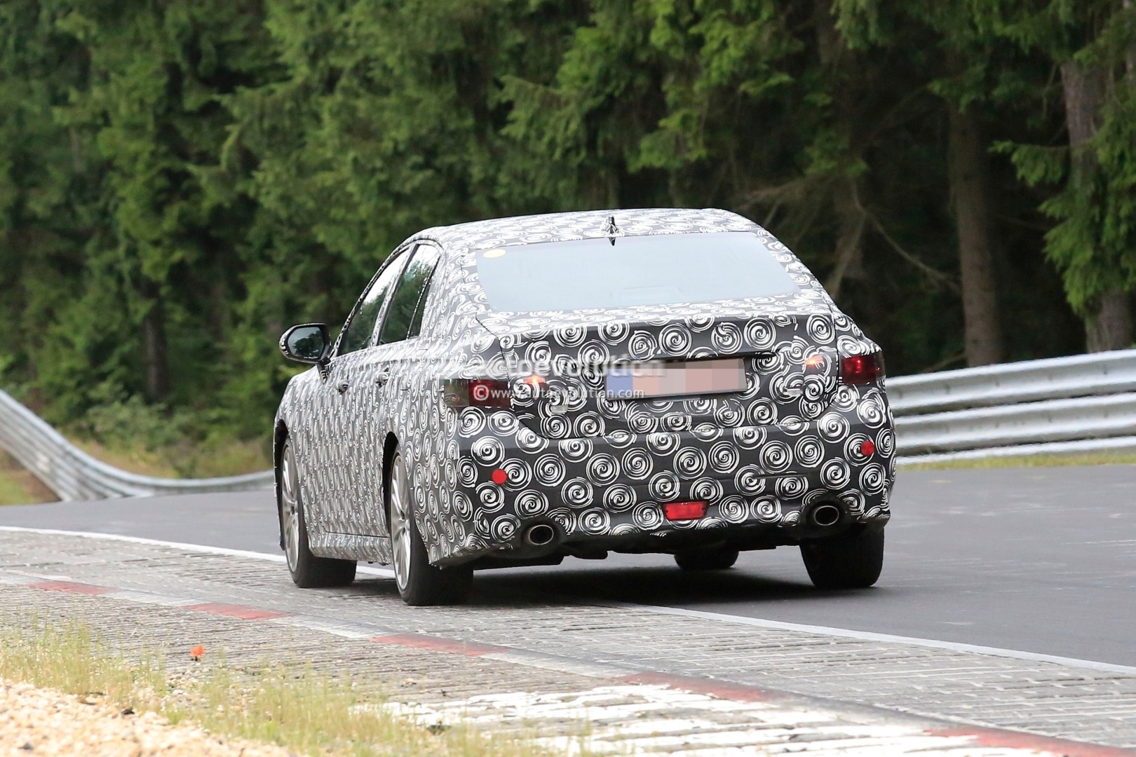 next-generation-toyota-crown-spied-for-the-first-time-testing-on-nurburgring_21.jpg