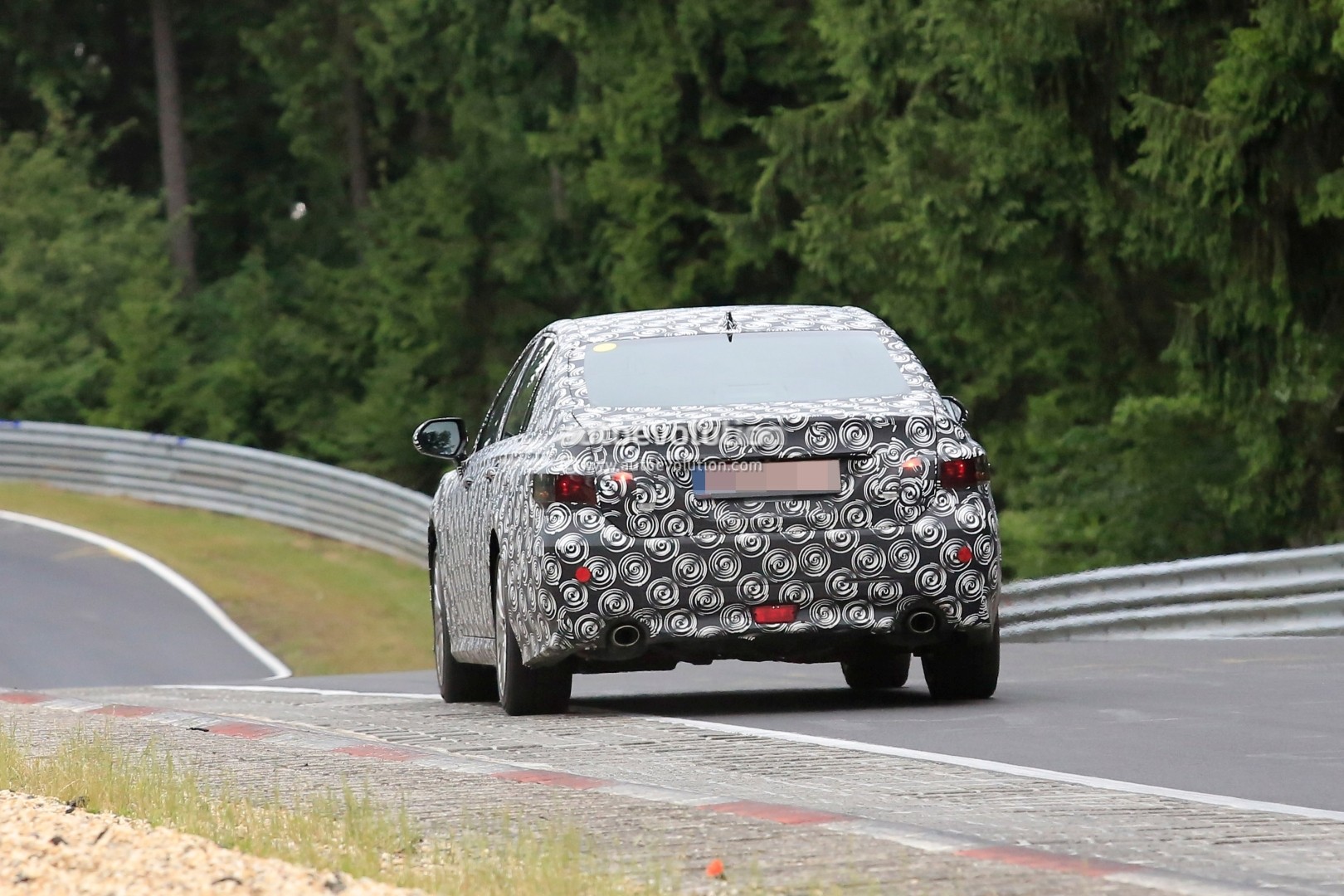 next-generation-toyota-crown-spied-for-the-first-time-testing-on-nurburgring_22.jpg