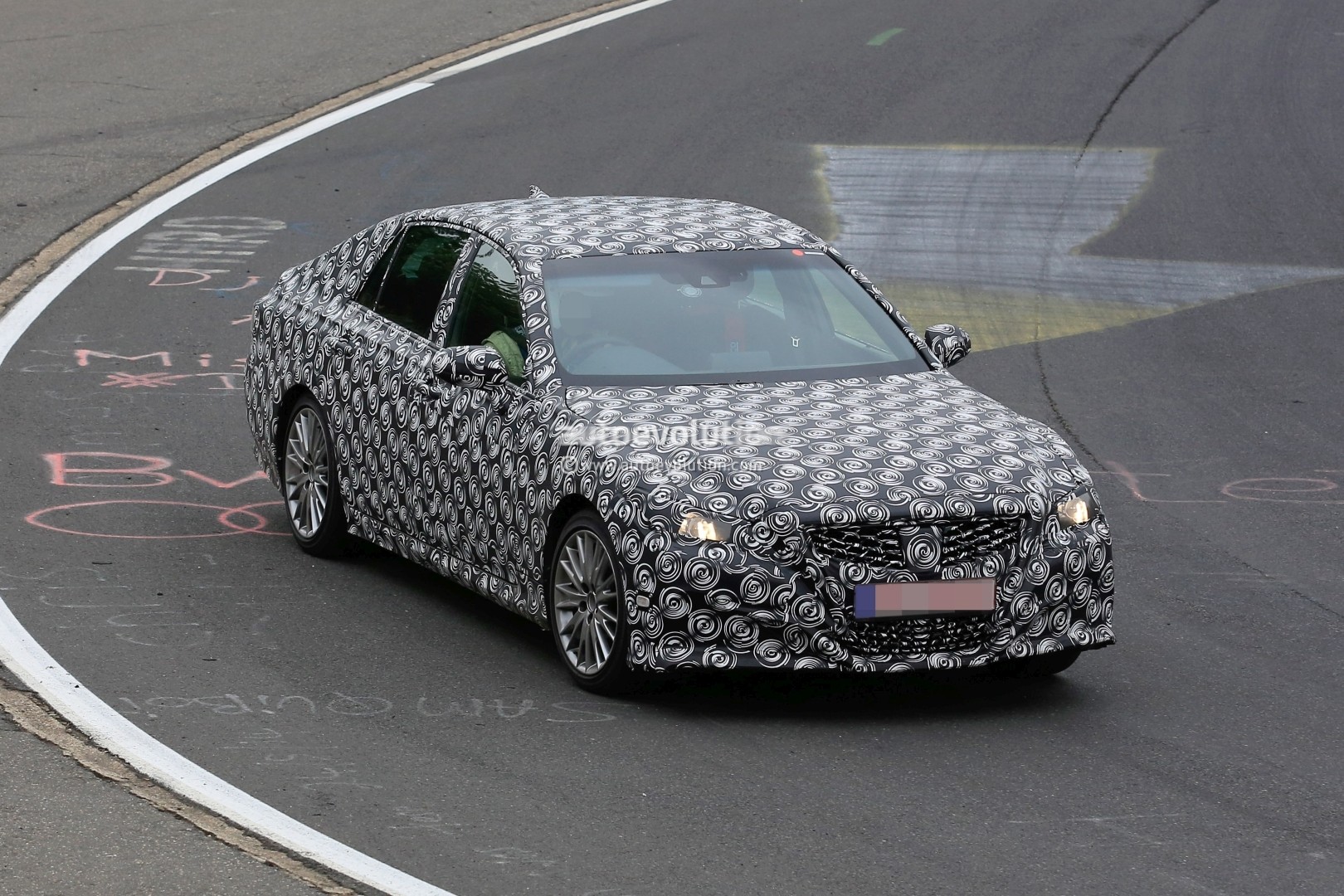 next-generation-toyota-crown-spied-for-the-first-time-testing-on-nurburgring_4.jpg