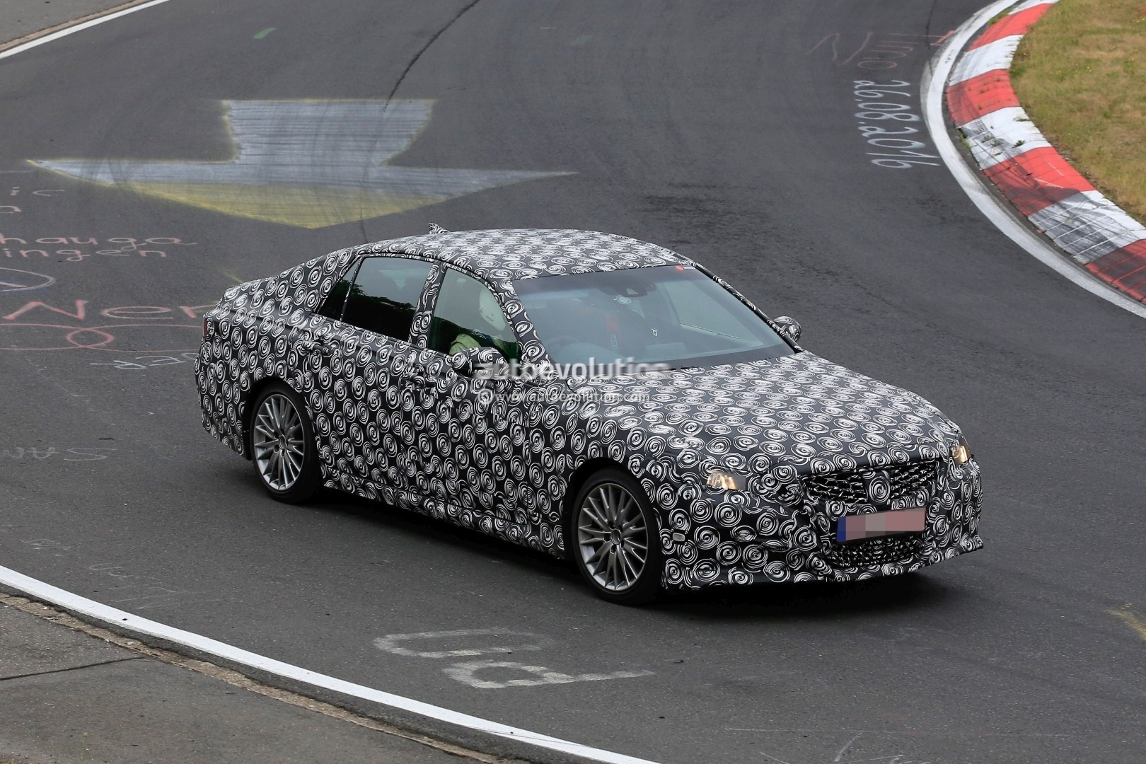 next-generation-toyota-crown-spied-for-the-first-time-testing-on-nurburgring_5.jpg