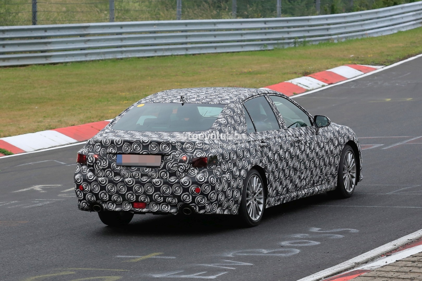 next-generation-toyota-crown-spied-for-the-first-time-testing-on-nurburgring_9.jpg