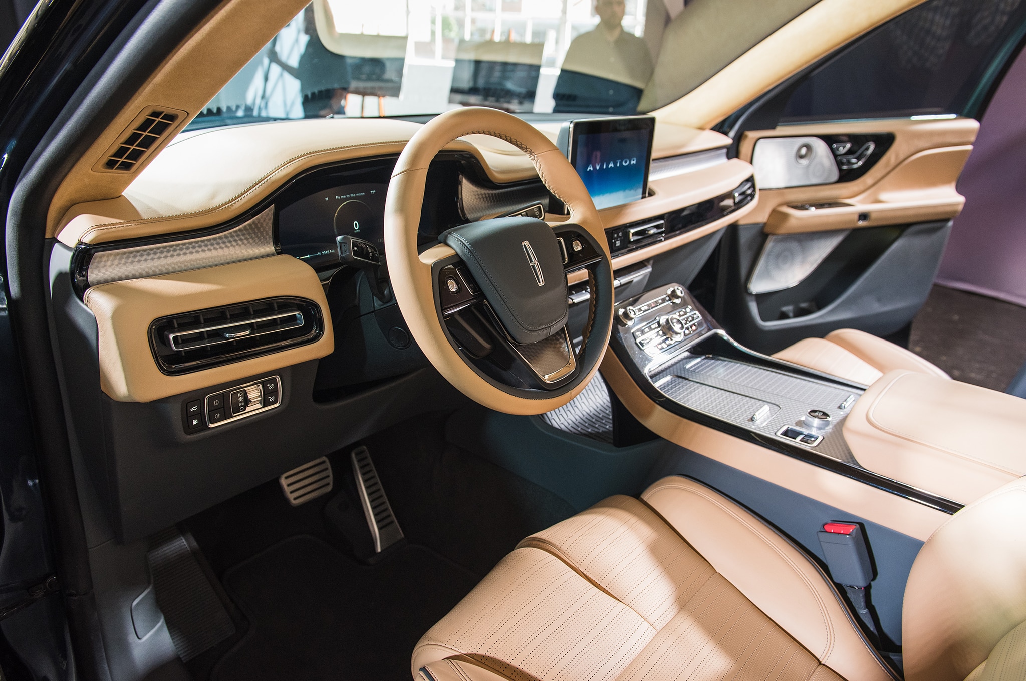 2018-Lincoln-Aviator-front-interior-03.jpg