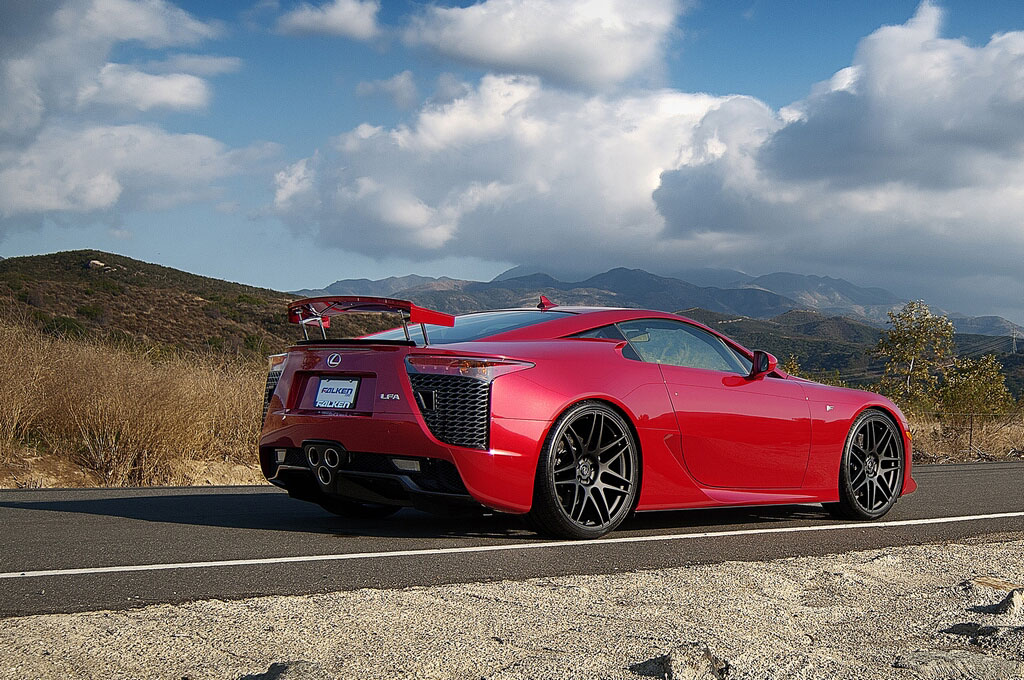 Lexus LFA красный