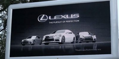 15-05-18-lexus-billboard-reads-minds-400x200.jpg