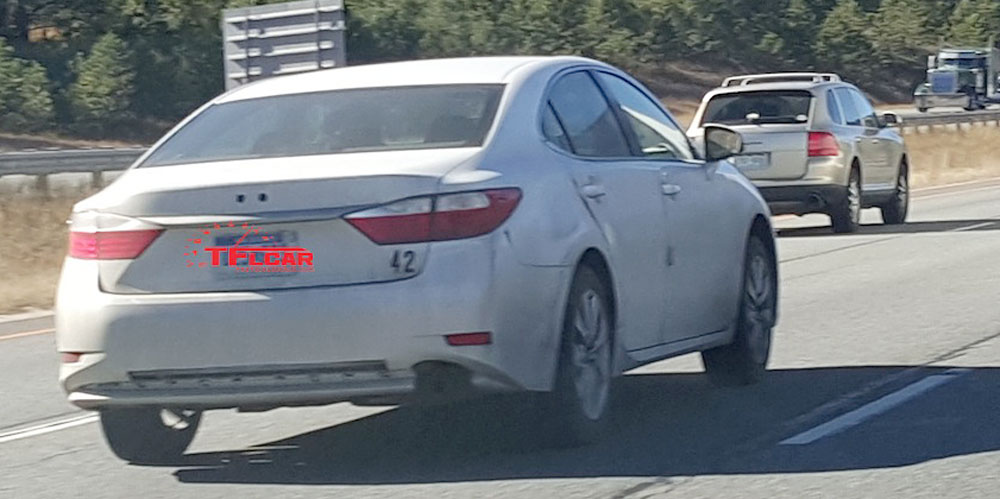 Lexus ES 200t Tester Zoomed IN