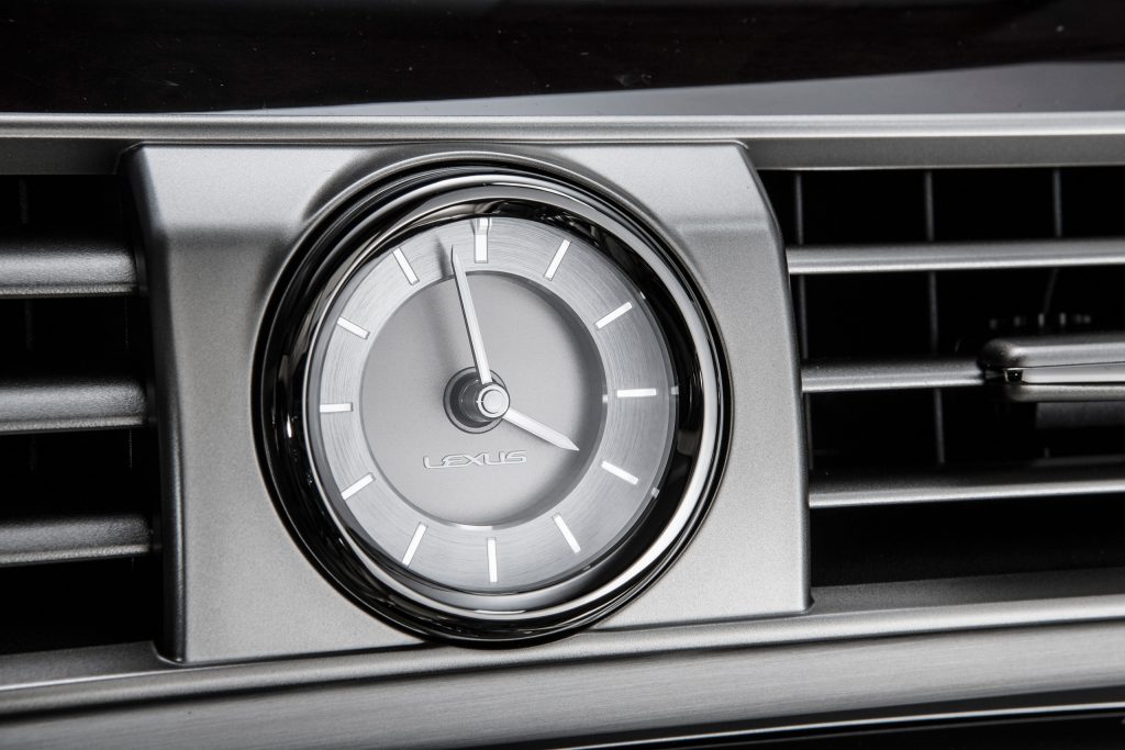2013-Lexus-LS-460-Interior-006