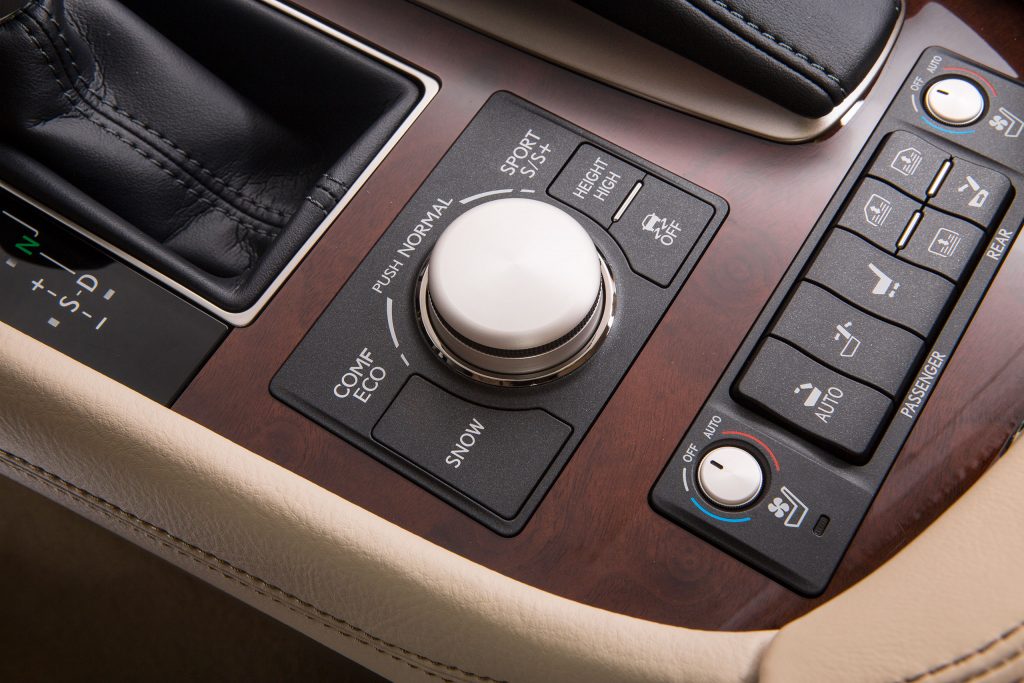 2013-Lexus-LS-460-Interior-007