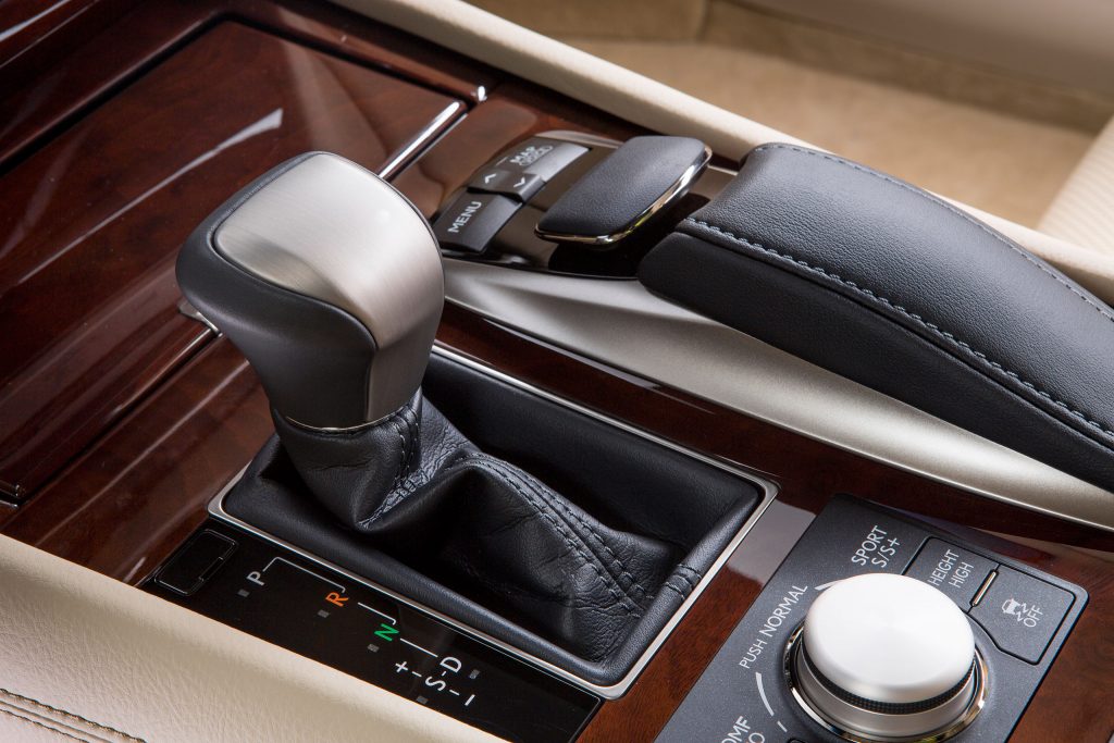 2013-Lexus-LS-460-Interior-008