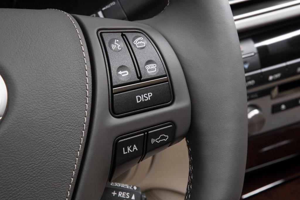 2013-Lexus-LS-460-Interior-009