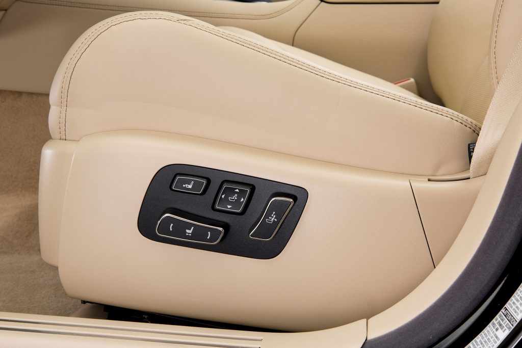 2013-Lexus-LS-460-Interior-012
