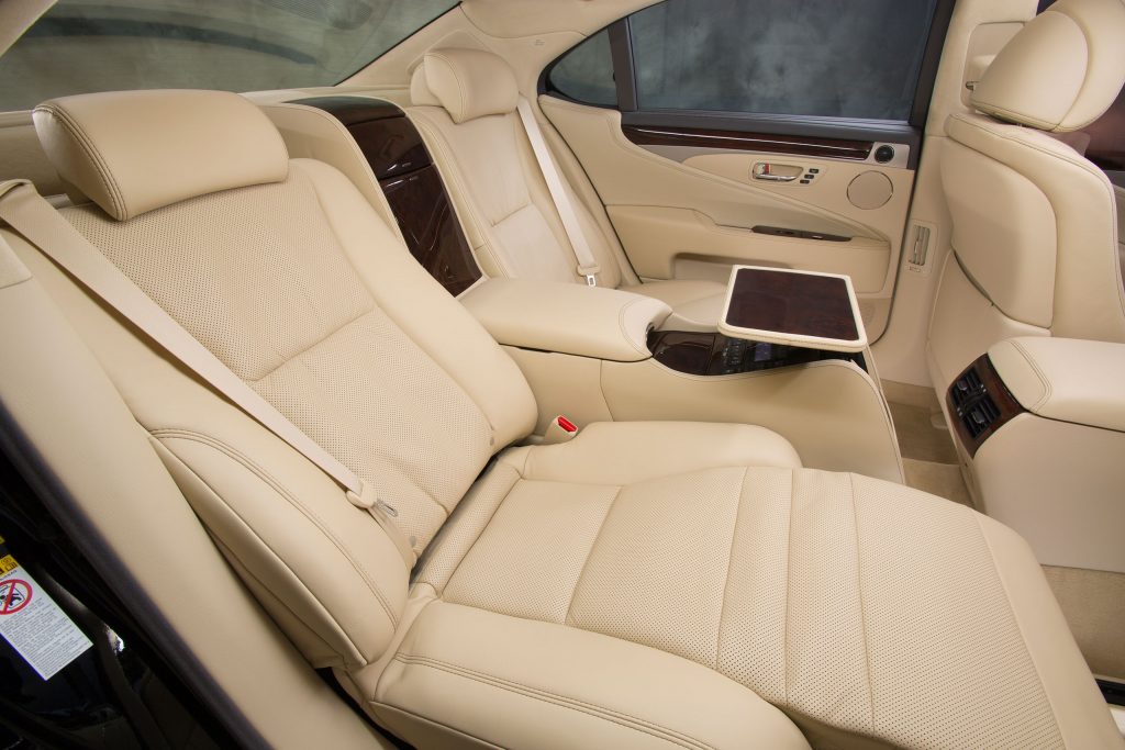 2013-Lexus-LS-460-Interior-017