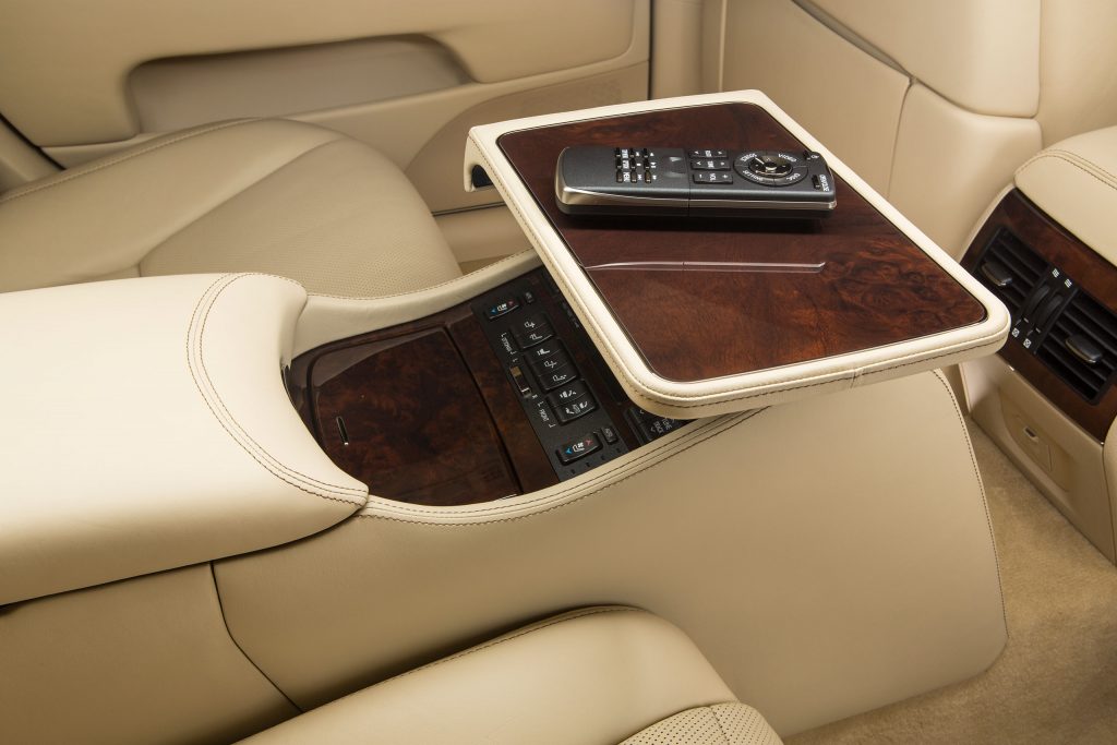 2013-Lexus-LS-460-Interior-020