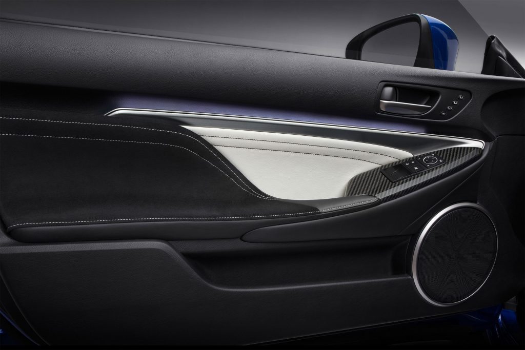 2015-Lexus-RC-F-035