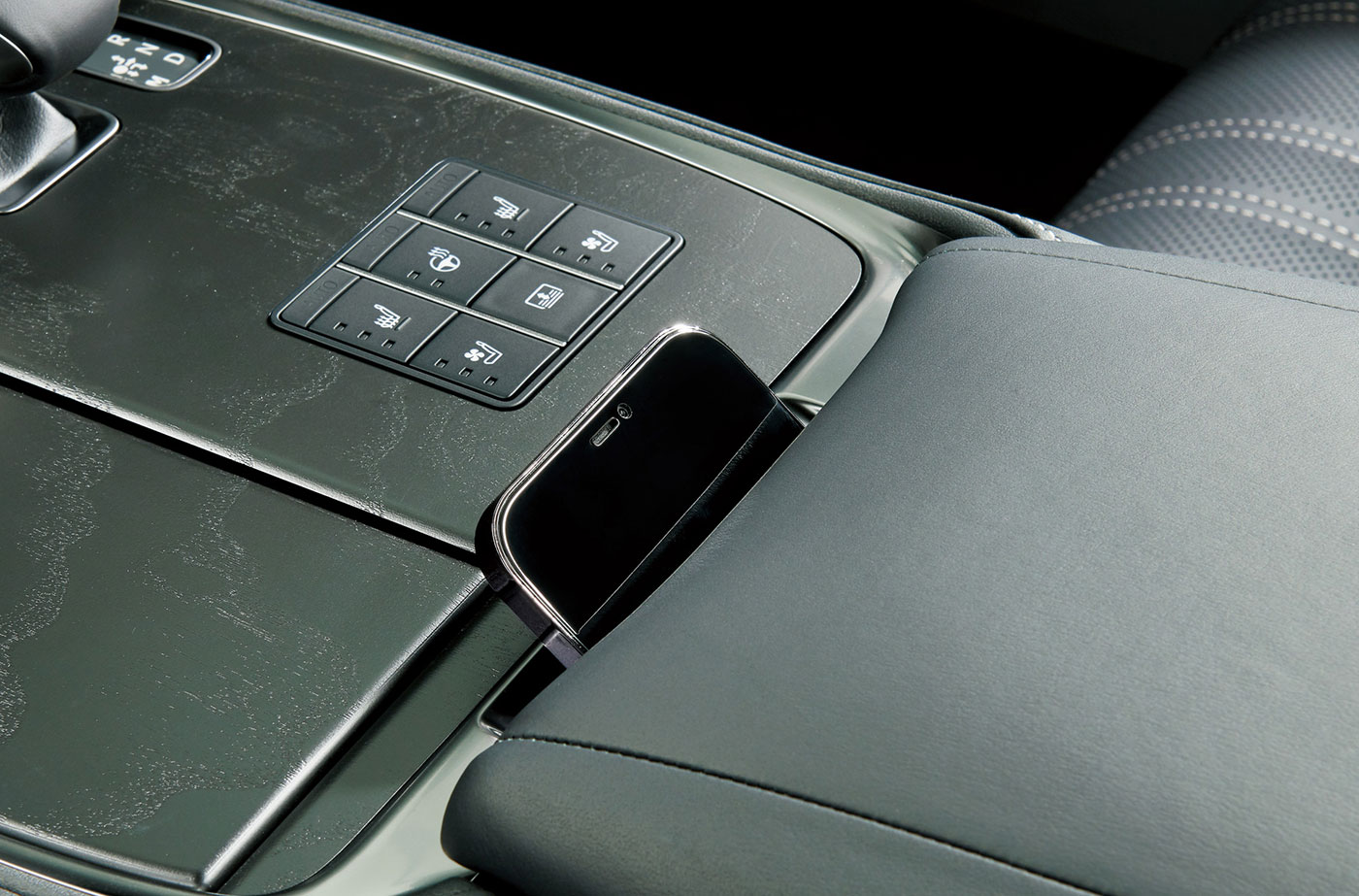 Lexus LS 2023 Phone Holder