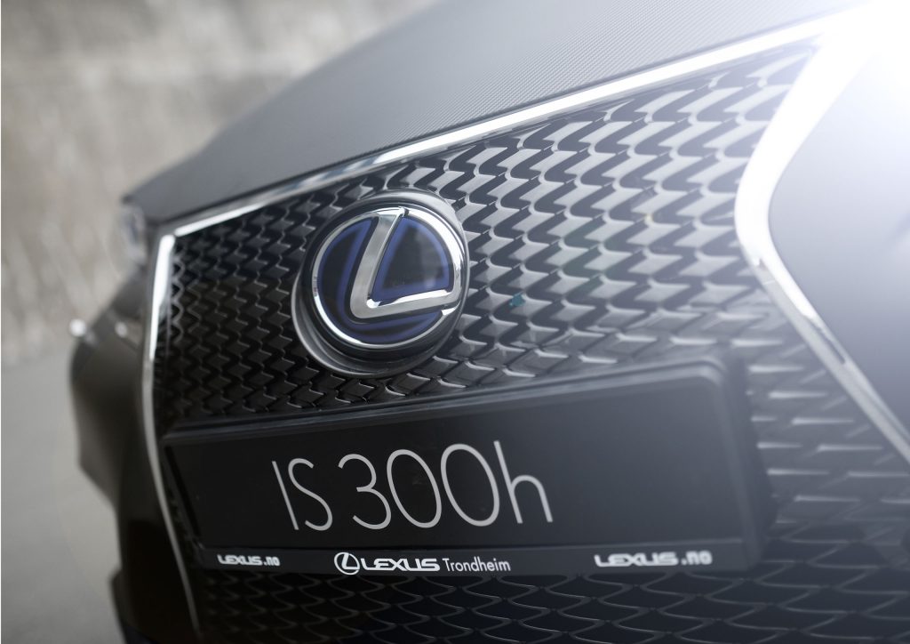 Lexus-IS-300h-BlackMatte-(5)